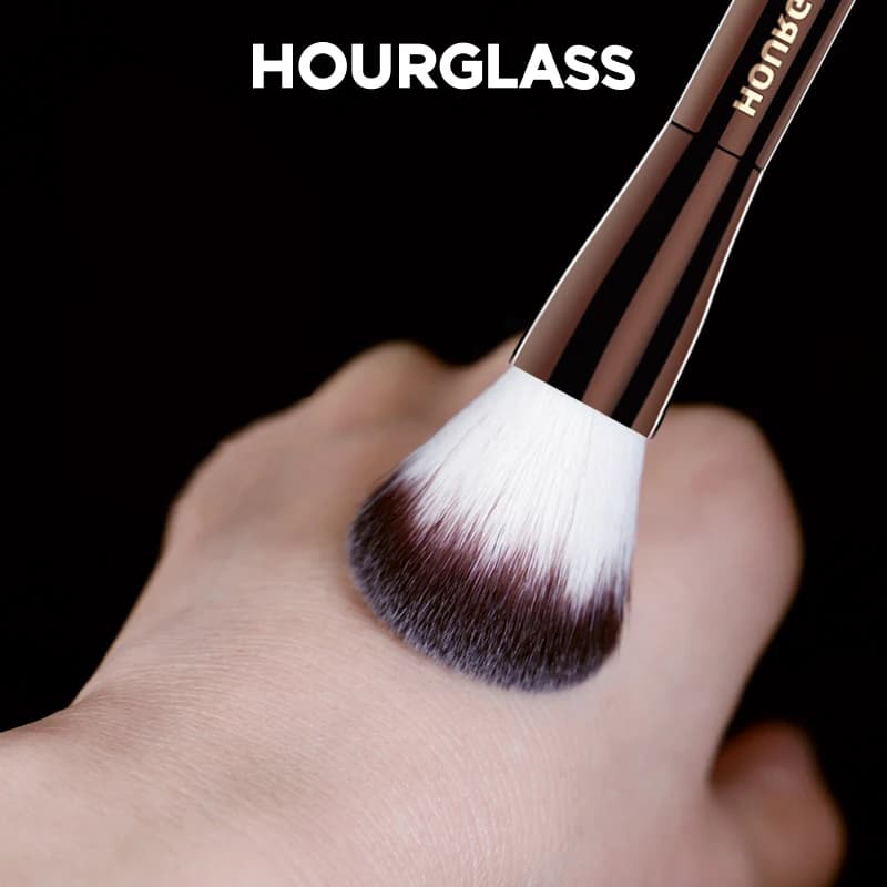 Hourglass Hourglass Makeup Brush- No.17 Lighting Edit Brush  - 2